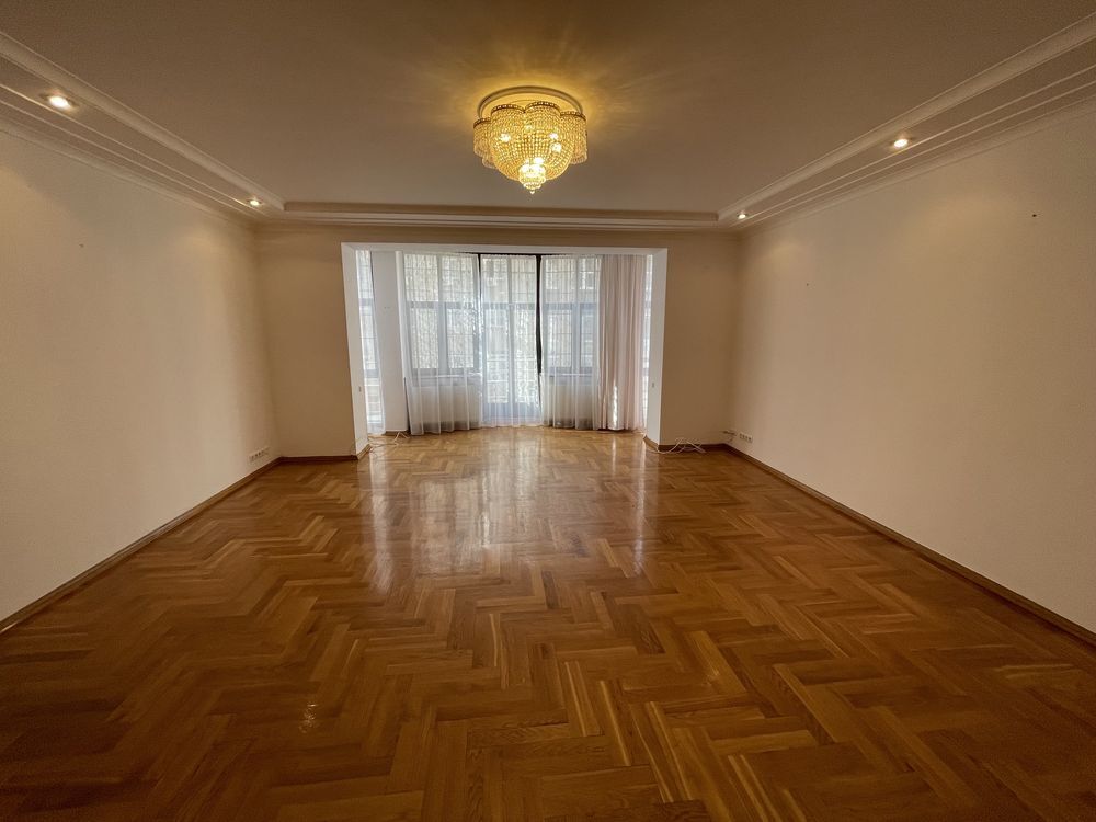 Аренда 4-комнатной квартиры 215 м²