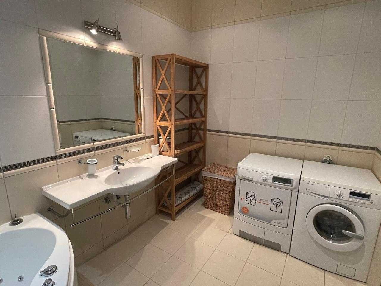 Продаж 3-кімнатної квартири 157 м²