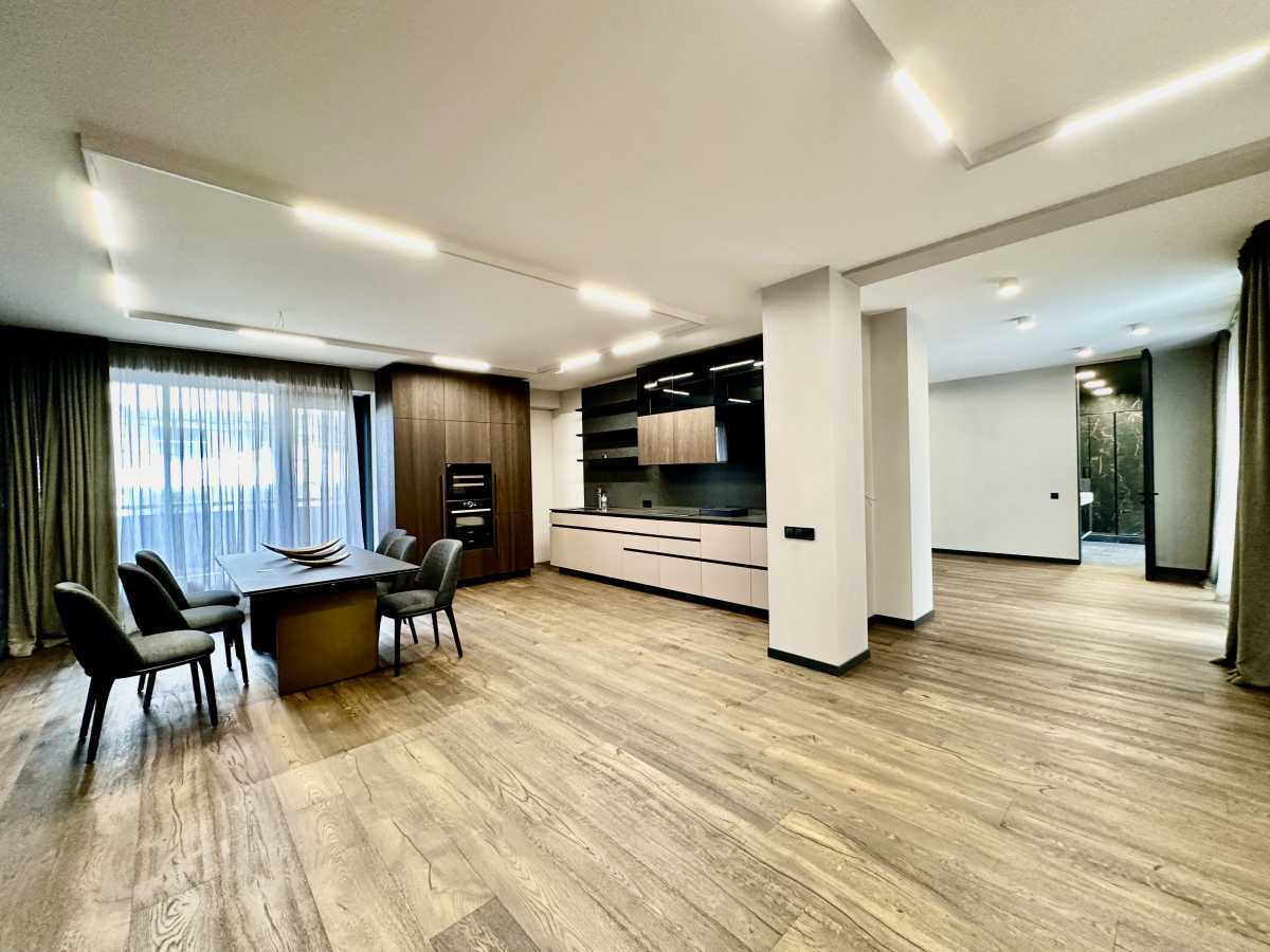 Оренда 3-кімнатної квартири 180 м², Каманіна вул., 18