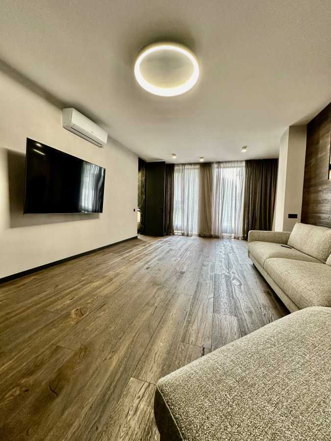 Оренда 3-кімнатної квартири 180 м², Каманіна вул., 18