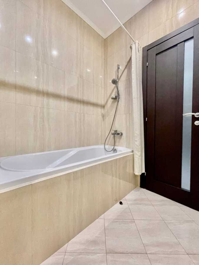 Оренда 3-кімнатної квартири 117 м², Греческая вул., 1