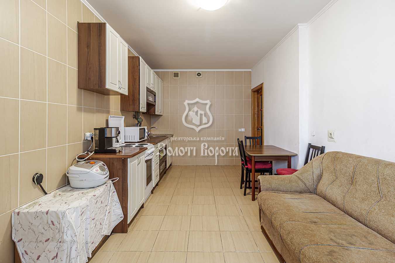 Продаж 2-кімнатної квартири 82 м², Верховинна вул., 37