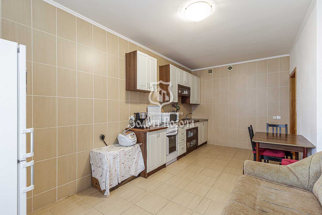 Продаж 2-кімнатної квартири 82 м², Верховинна вул., 37