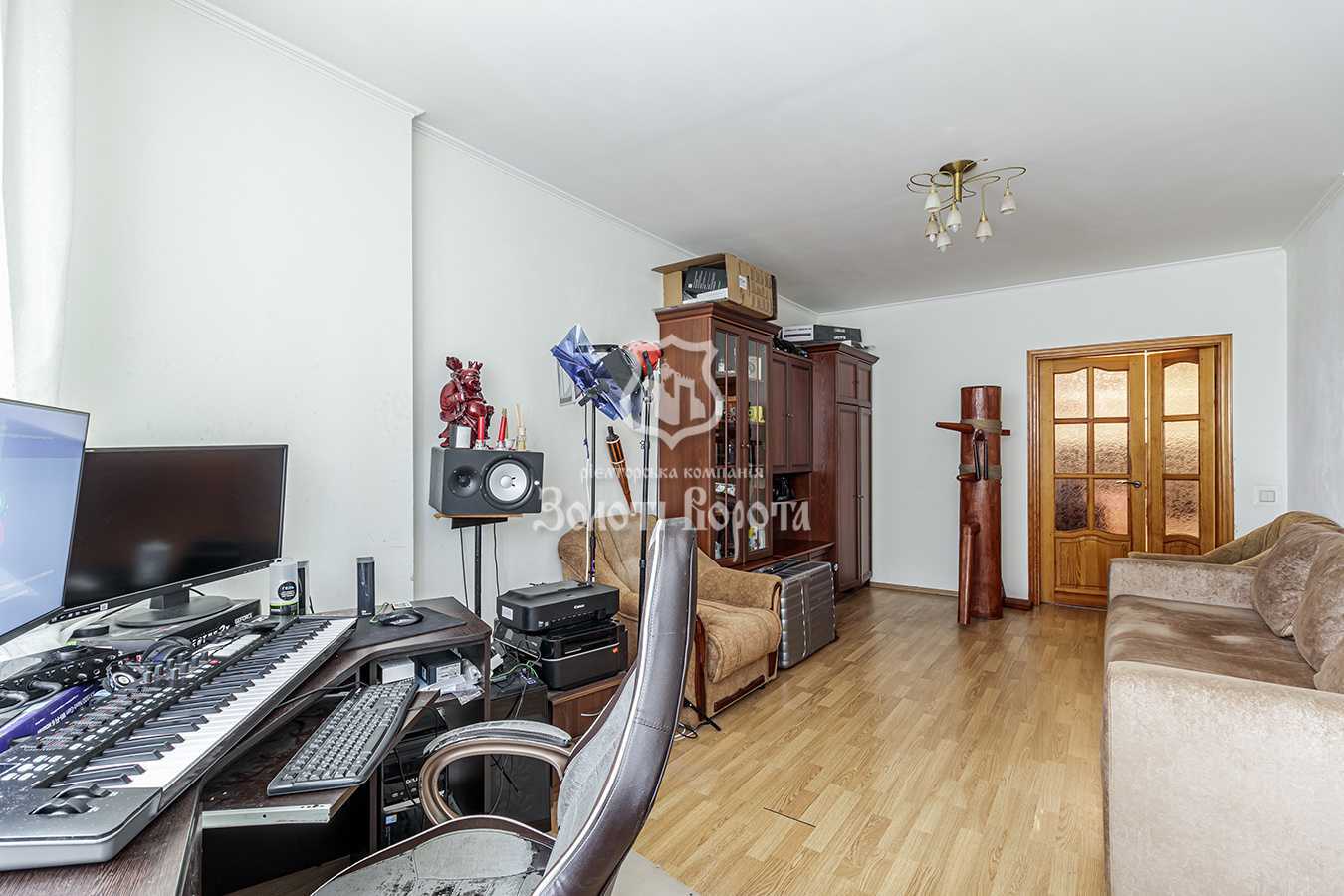 Продаж 2-кімнатної квартири 82 м², Верховинна вул., 37