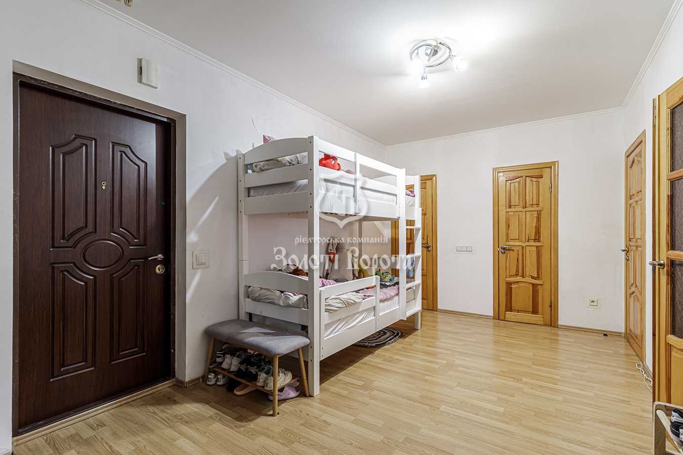 Продаж 2-кімнатної квартири 82 м², Верховинна вул., 37