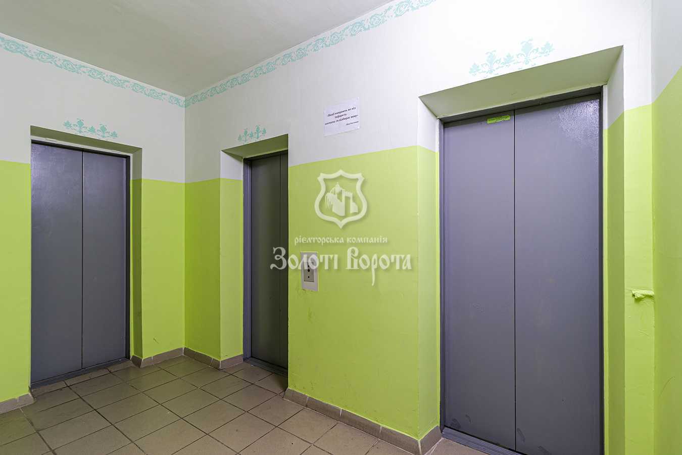 Продаж 2-кімнатної квартири 82 м², Верховинна вул., 37