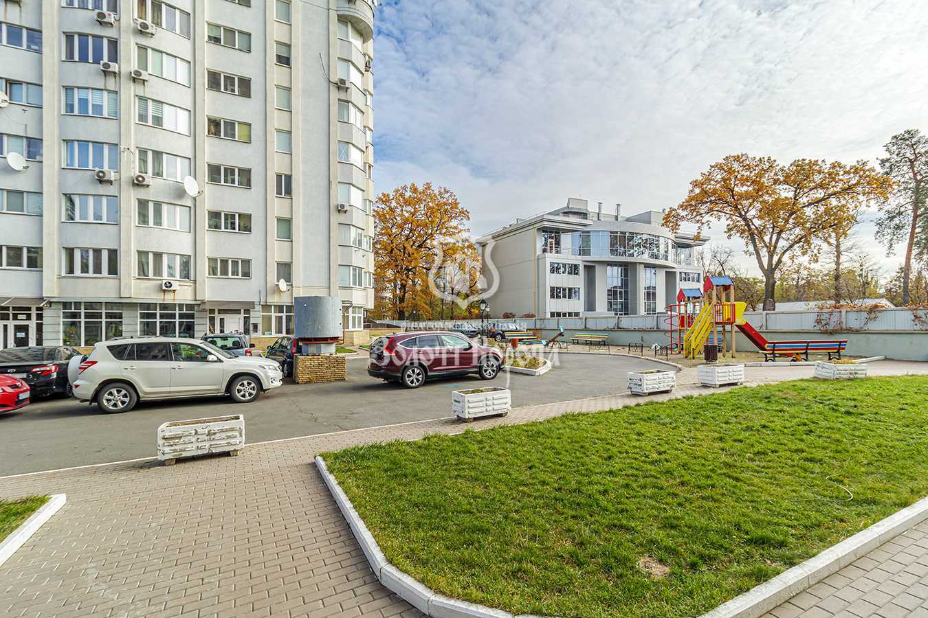 Продаж 2-кімнатної квартири 82 м², Верховинна вул., 37