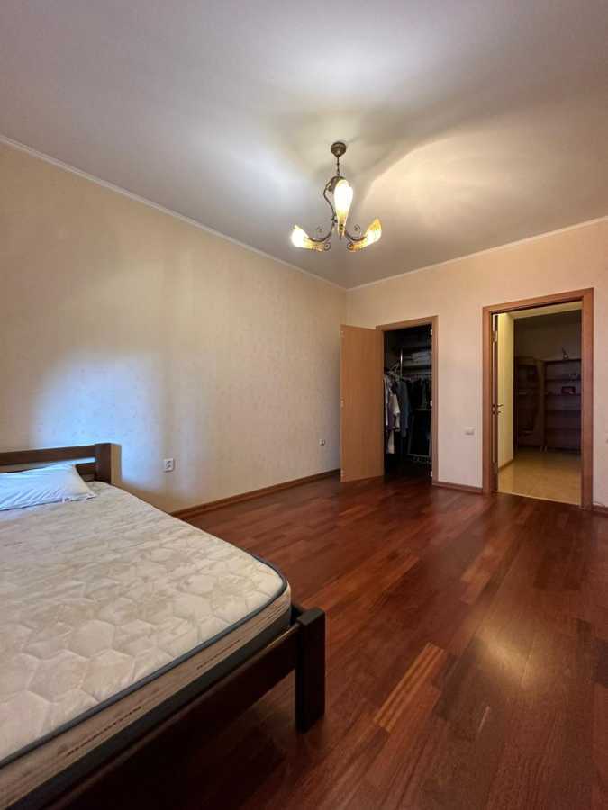 Продаж 3-кімнатної квартири 143 м², Тенистая вул., 15