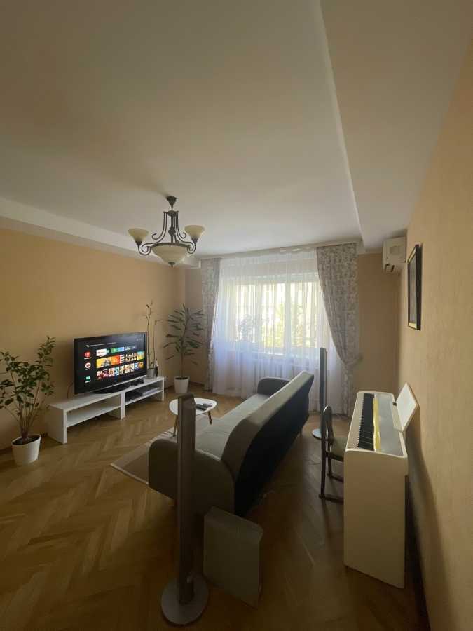 Продаж 3-кімнатної квартири 64 м², Перемоги просп., 20