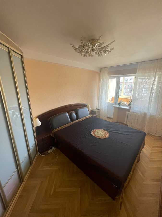 Продаж 3-кімнатної квартири 64 м², Перемоги просп., 20