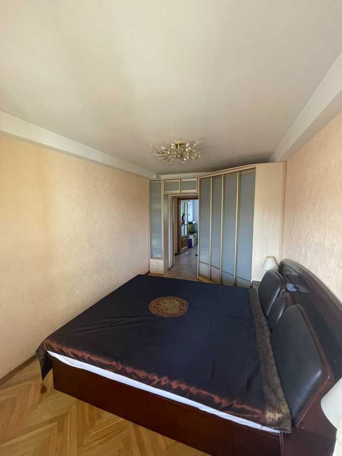 Продаж 3-кімнатної квартири 64 м², Перемоги просп., 20