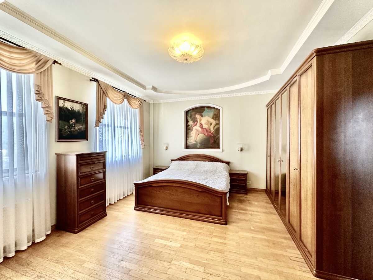 Продаж 4-кімнатної квартири 180 м², Шевченко просп., 33