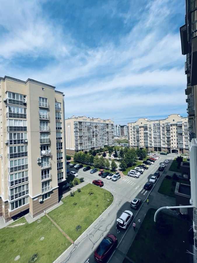 Продаж 3-кімнатної квартири 90 м², Метрологічна вул., 11