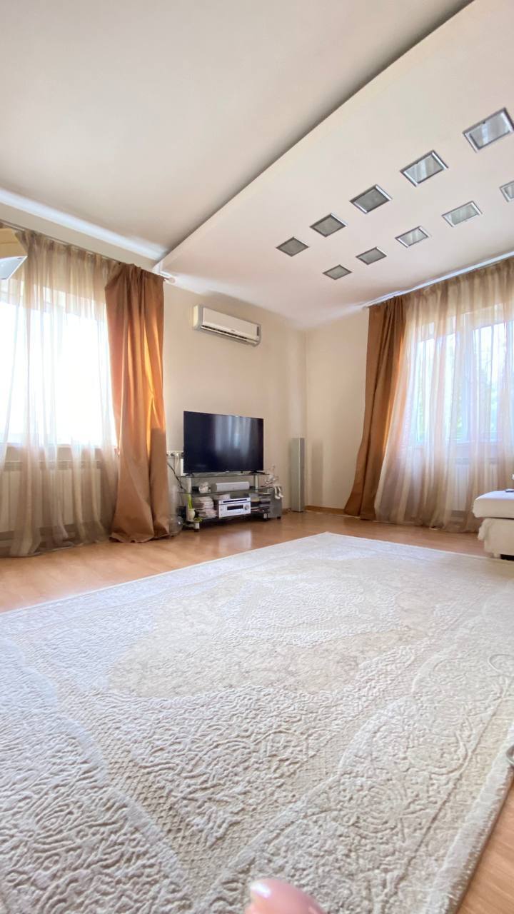 Продаж будинку 240 м²