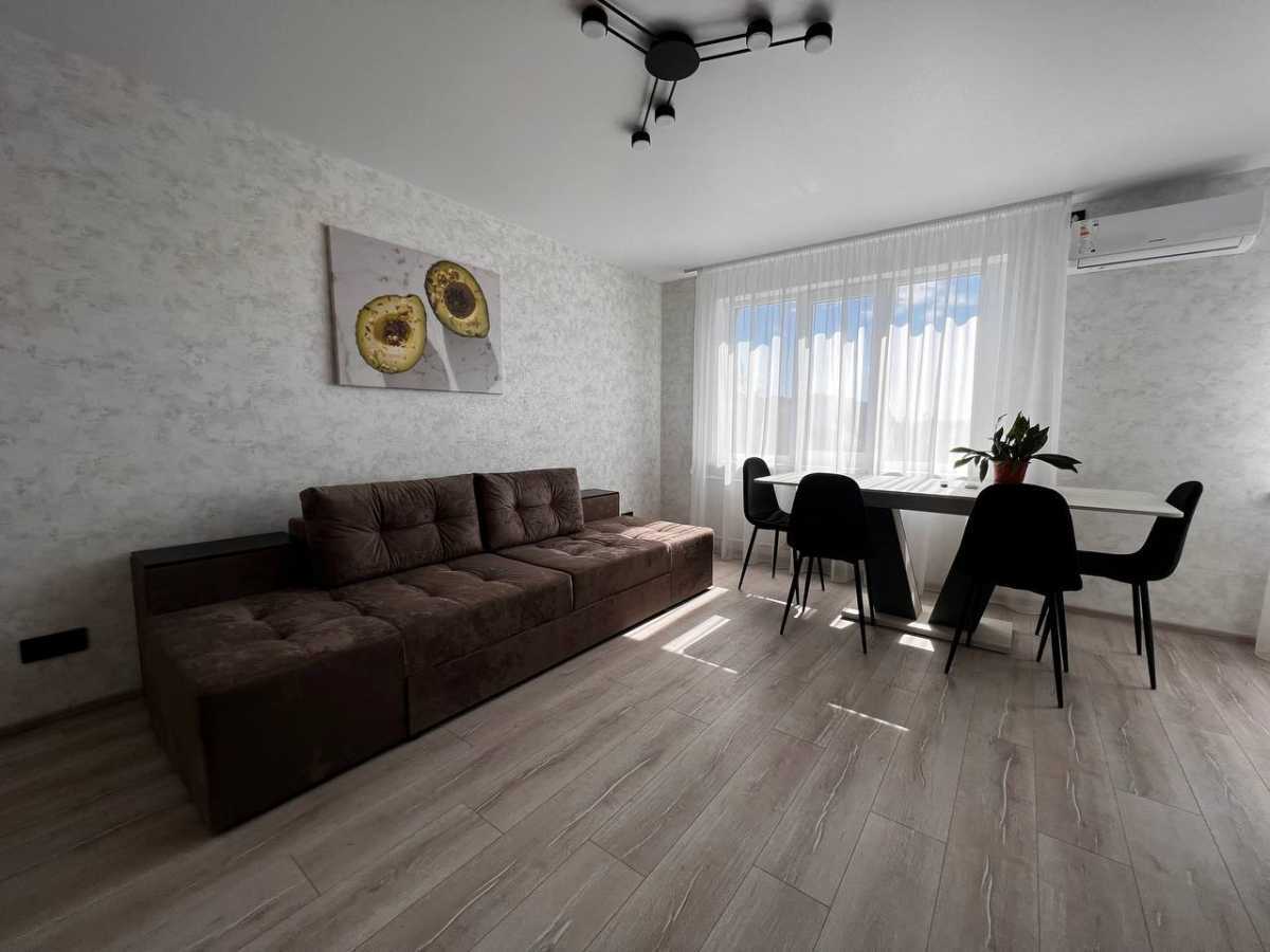 Продажа 3-комнатной квартиры 61 м², Кобзарская ул., 111