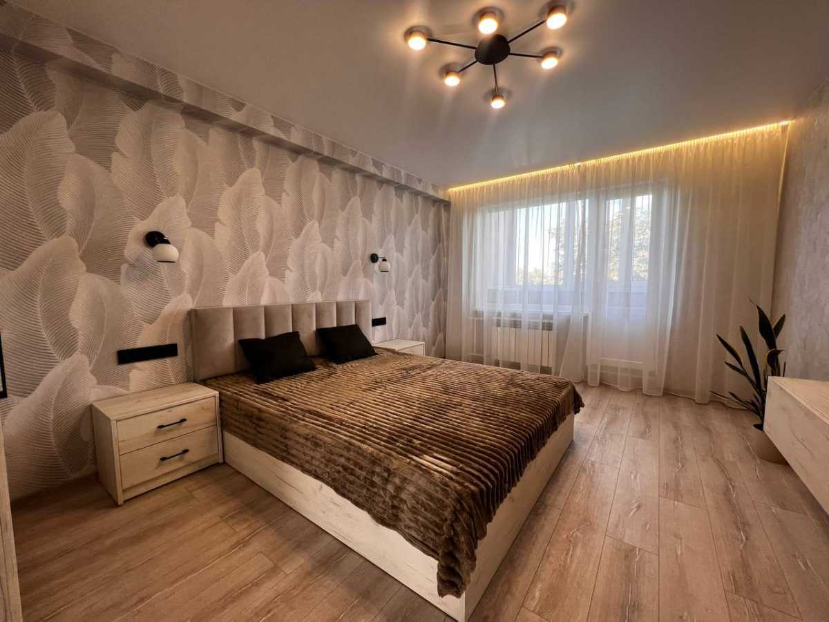 Продажа 3-комнатной квартиры 61 м², Кобзарская ул., 111