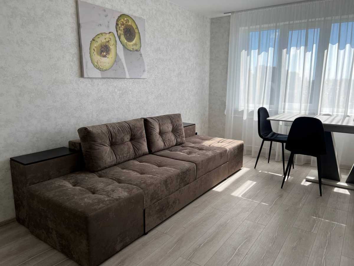 Продажа 3-комнатной квартиры 61 м², Кобзарская ул., 111