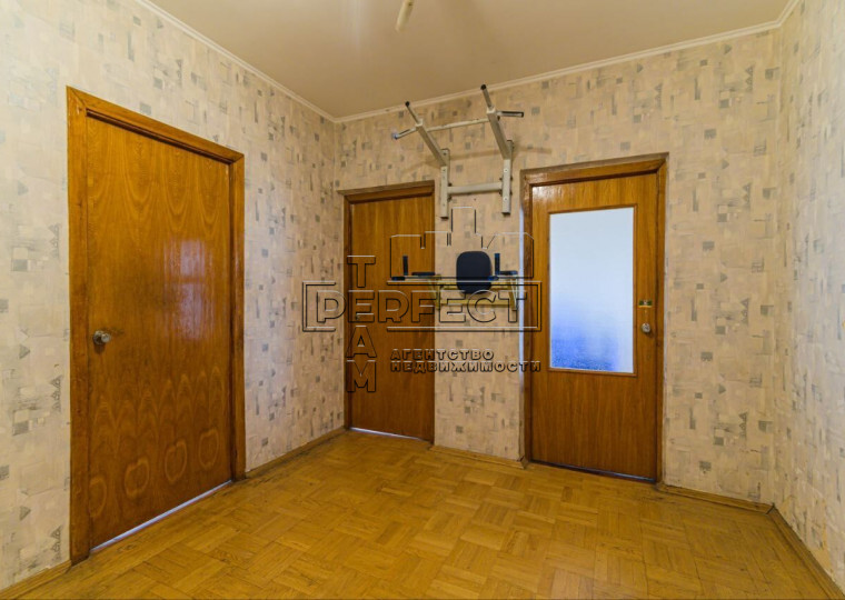 Продаж 3-кімнатної квартири 72 м², Ревуцького вул., 25