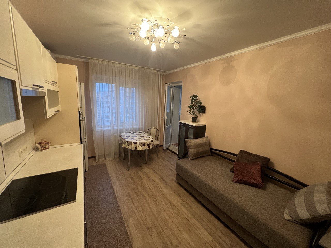 Продаж 1-кімнатної квартири 46 м², Мілославська вул., 45