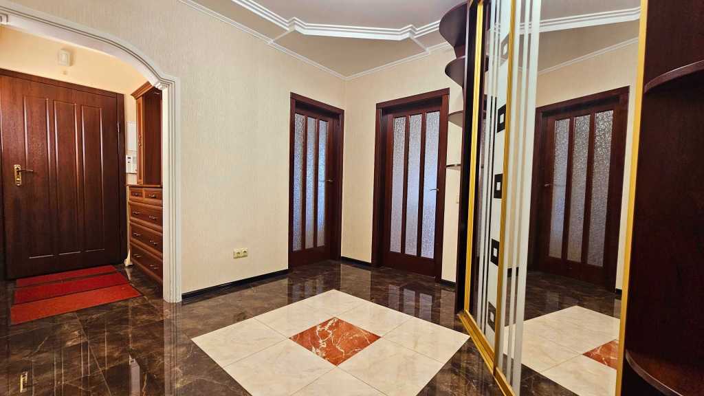 Продаж 3-кімнатної квартири 90 м², Ернста вул., 6