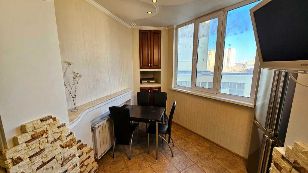 Продаж 3-кімнатної квартири 90 м², Ернста вул., 6