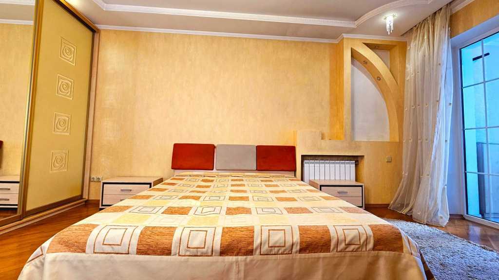 Продаж 3-кімнатної квартири 90 м², Ернста вул., 6