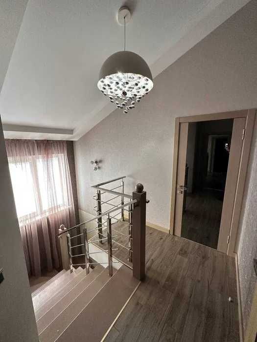 Аренда 4-комнатной квартиры 130 м²