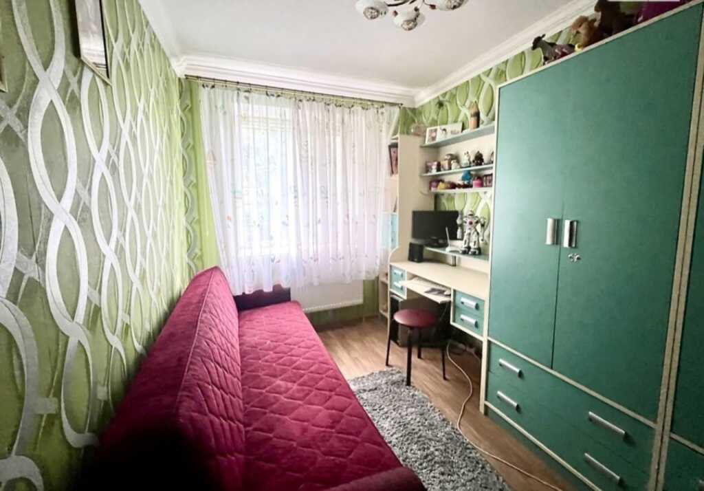 Продаж 3-кімнатної квартири 53.4 м², Чорновола вул.