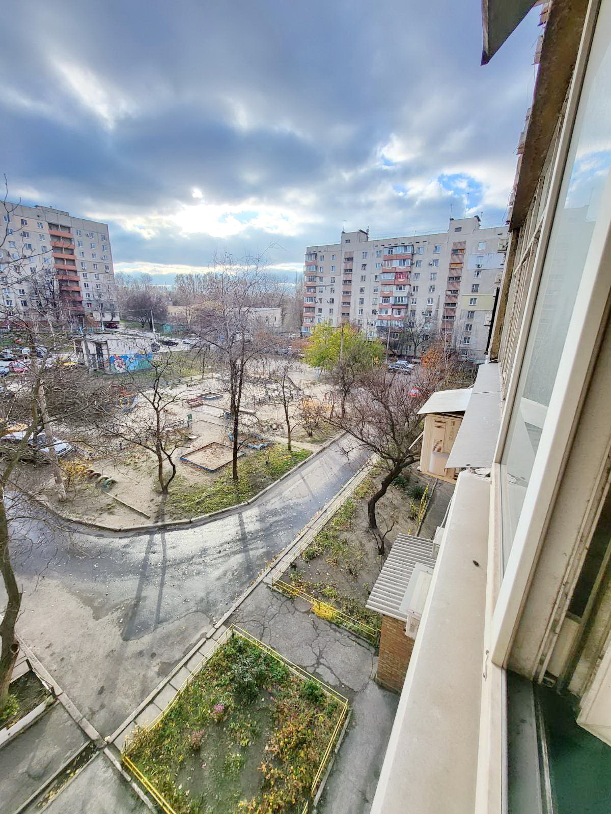 Продаж 3-кімнатної квартири 67 м², Чарівна вул., 34