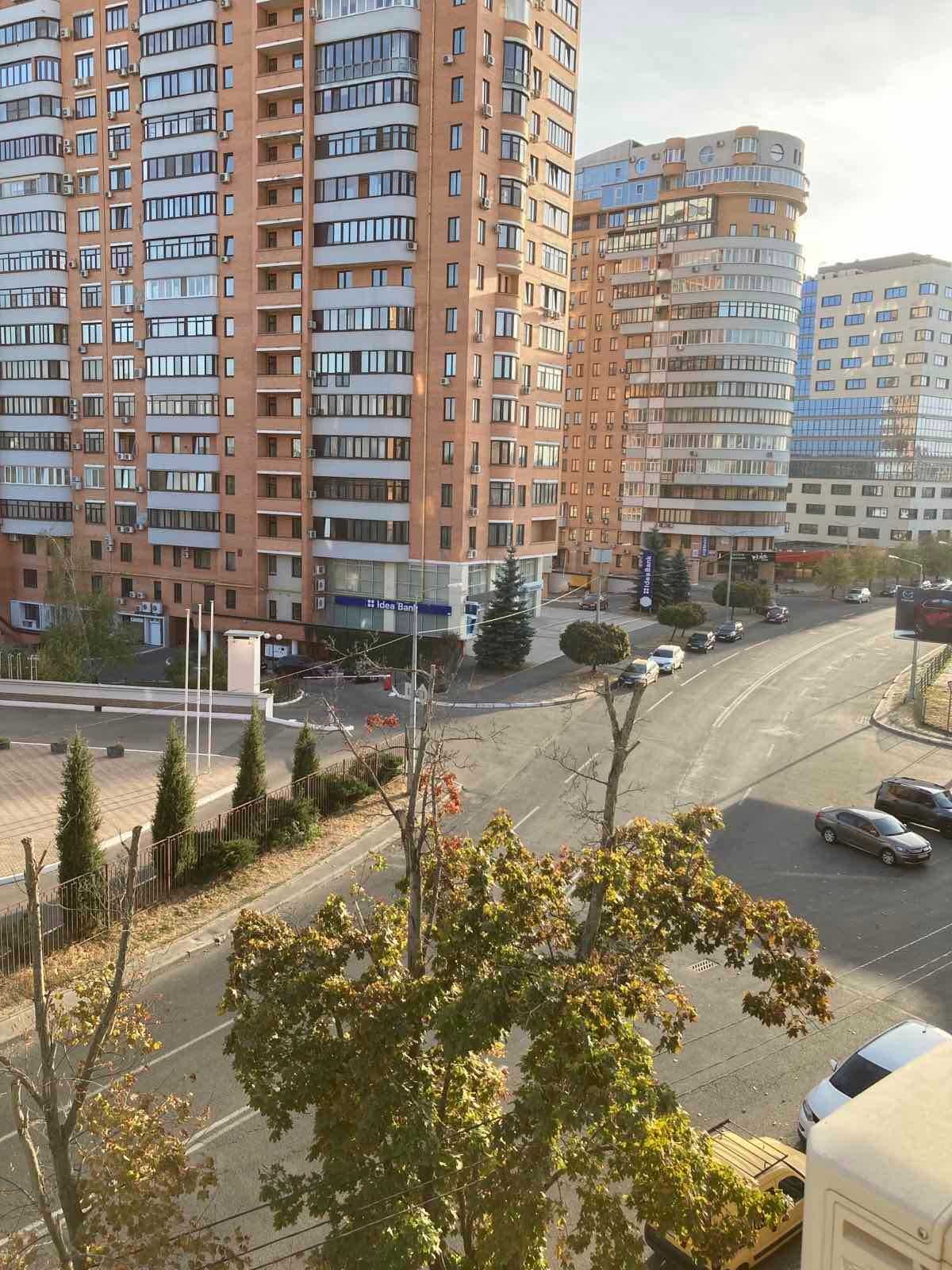 Продажа 2-комнатной квартиры 56 м²