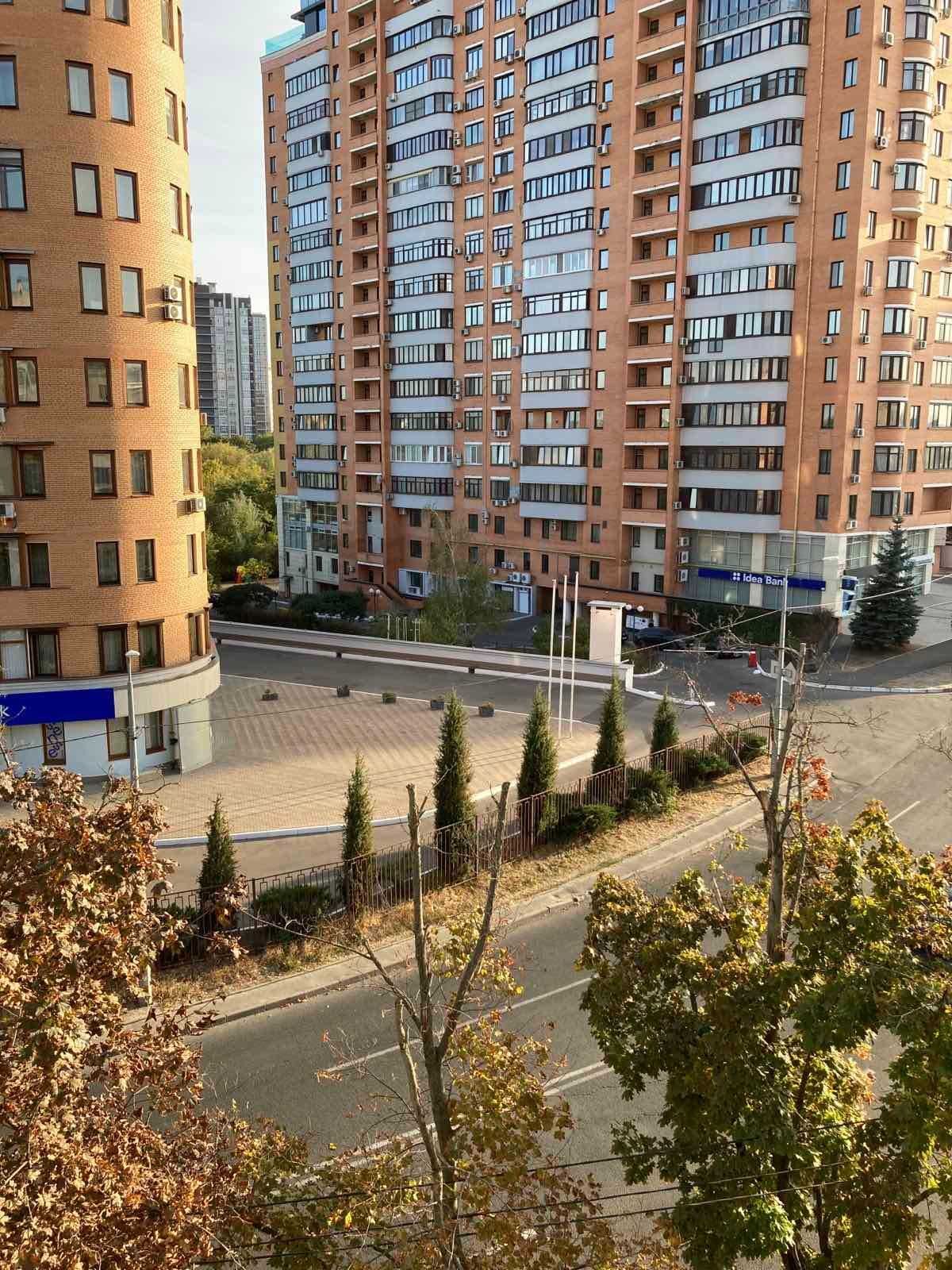 Продажа 2-комнатной квартиры 56 м²