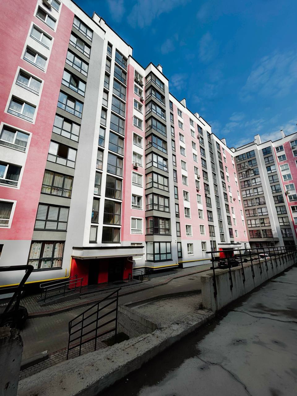 Продаж 3-кімнатної квартири 117.2 м², Богдана Хмельницького вул., 230