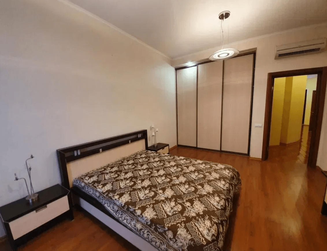 Оренда 4-кімнатної квартири 143.5 м²