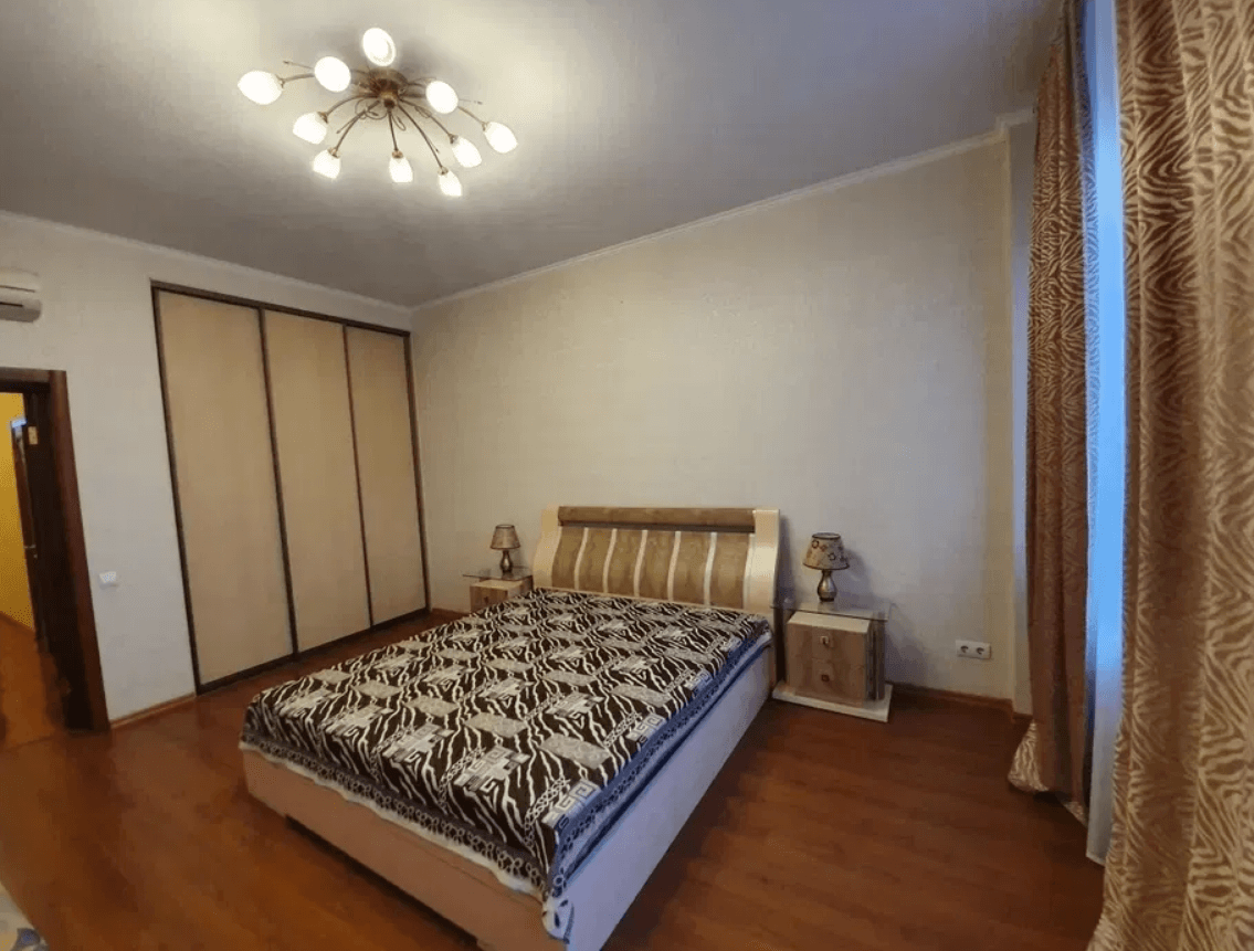 Оренда 4-кімнатної квартири 143.5 м²