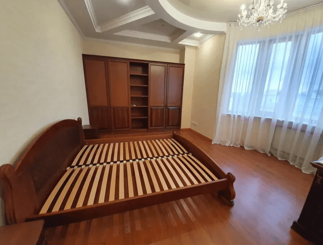 Оренда 4-кімнатної квартири 143.5 м²