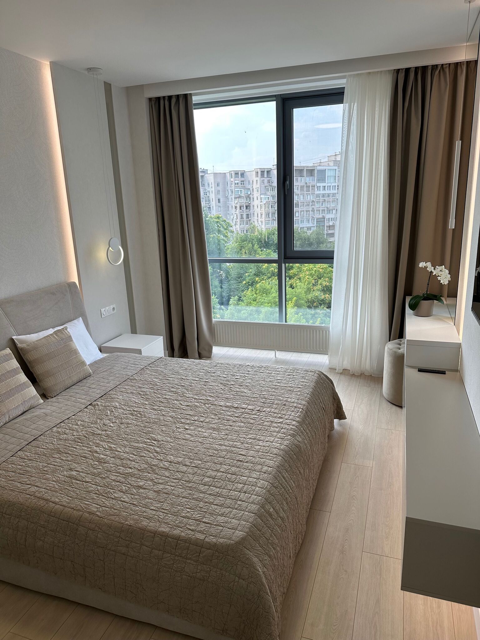 Продаж 2-кімнатної квартири 100 м², Січеславська Набережна вул., 49