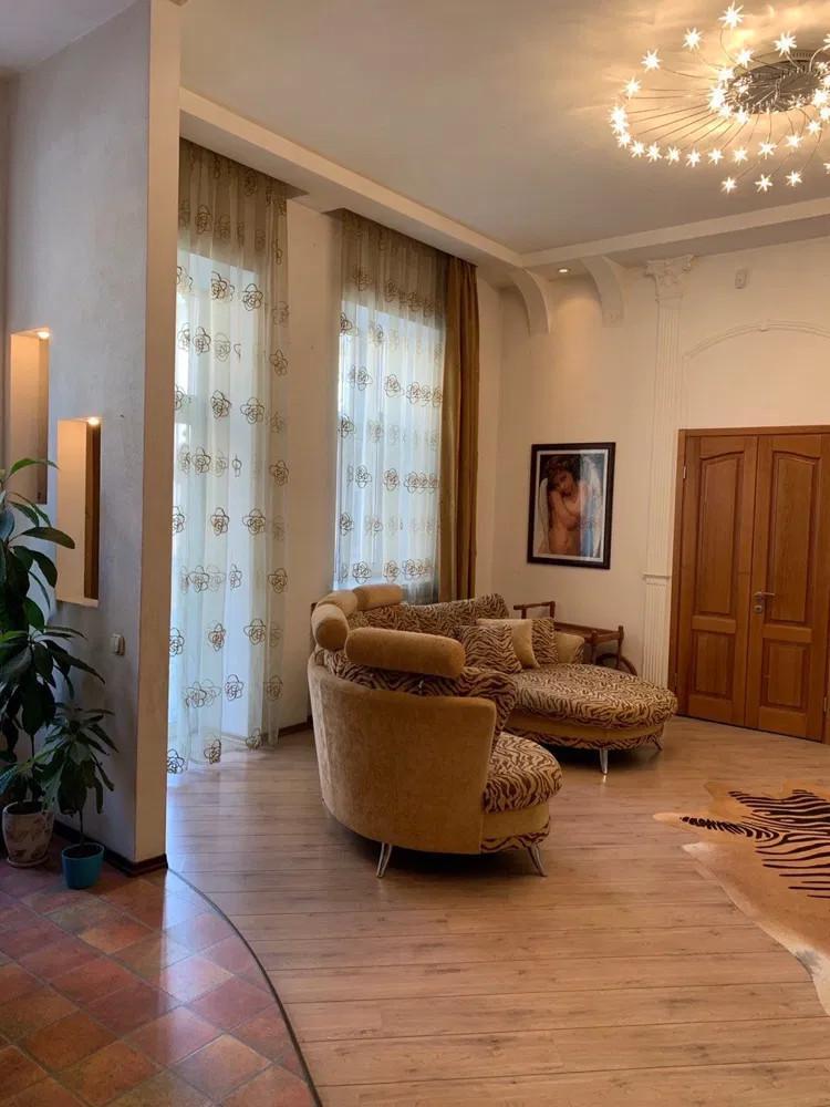Продажа 3-комнатной квартиры 170 м², Воскресенская ул.