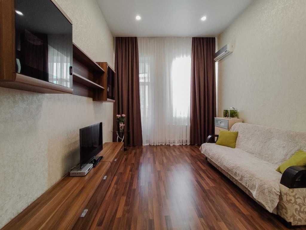 Продаж 3-кімнатної квартири 90 м², Михайлівська вул., 24В