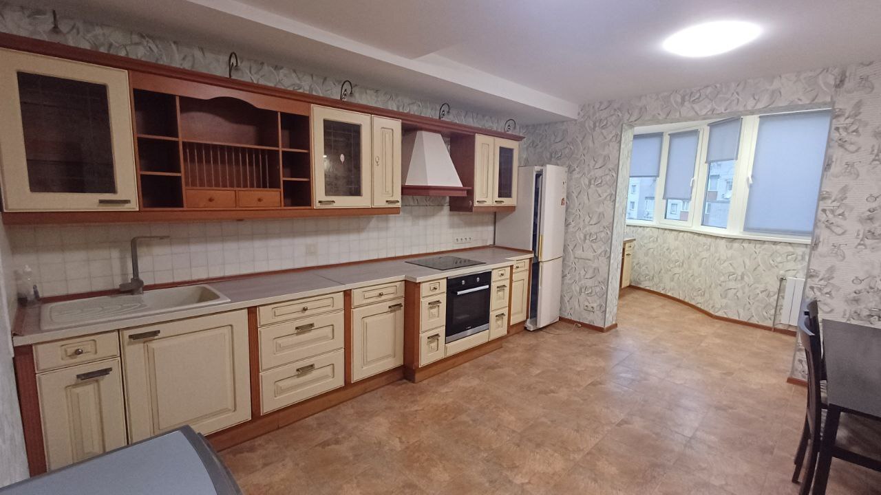 Оренда 5-кімнатної квартири 258 м², Освіти вул., 14А