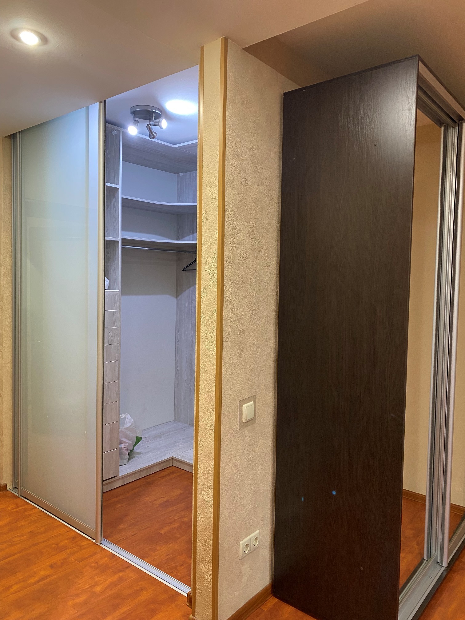 Оренда 5-кімнатної квартири 258 м², Освіти вул., 14А