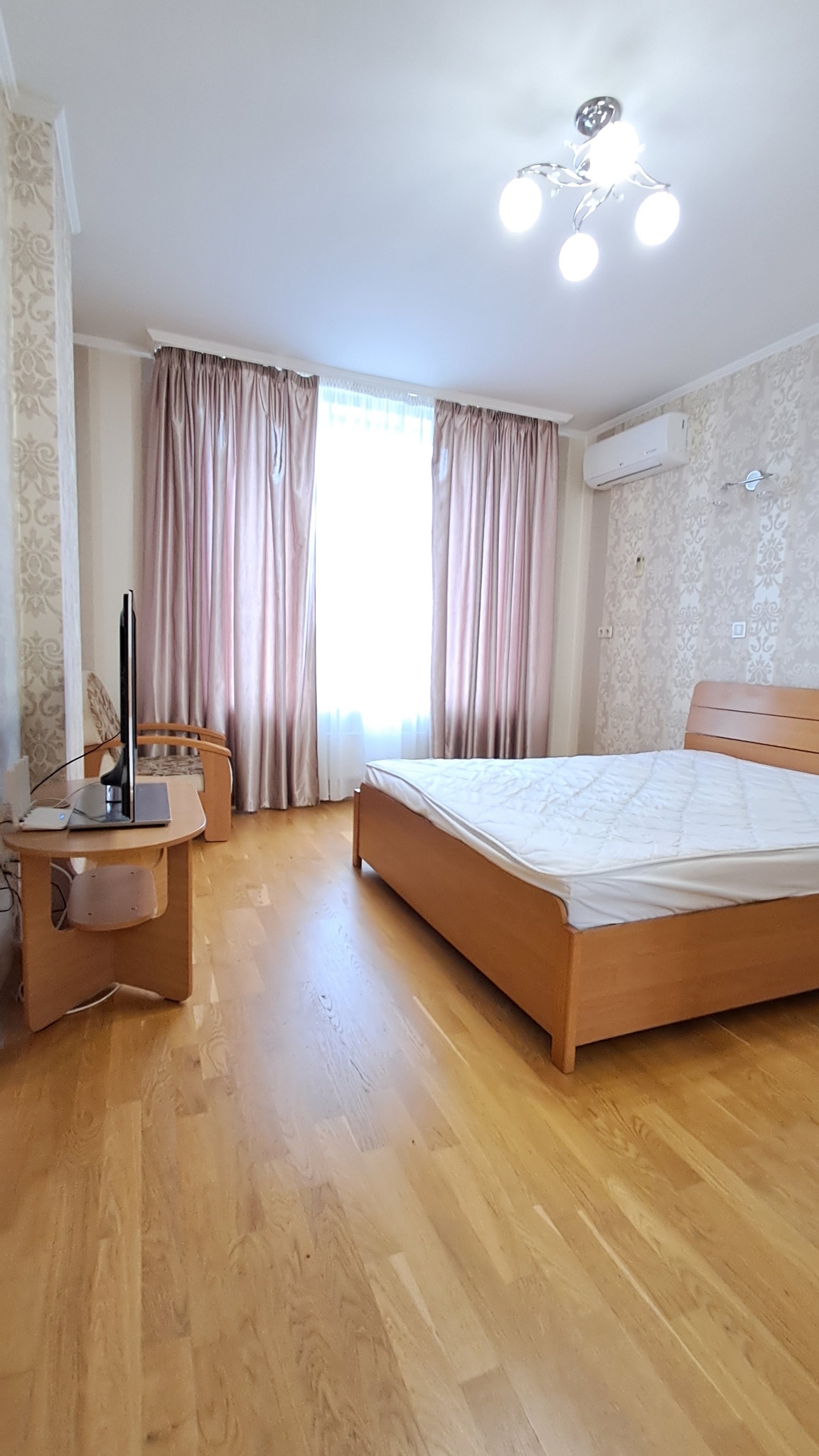 Оренда 1-кімнатної квартири 40 м², Богатирська вул., 6А