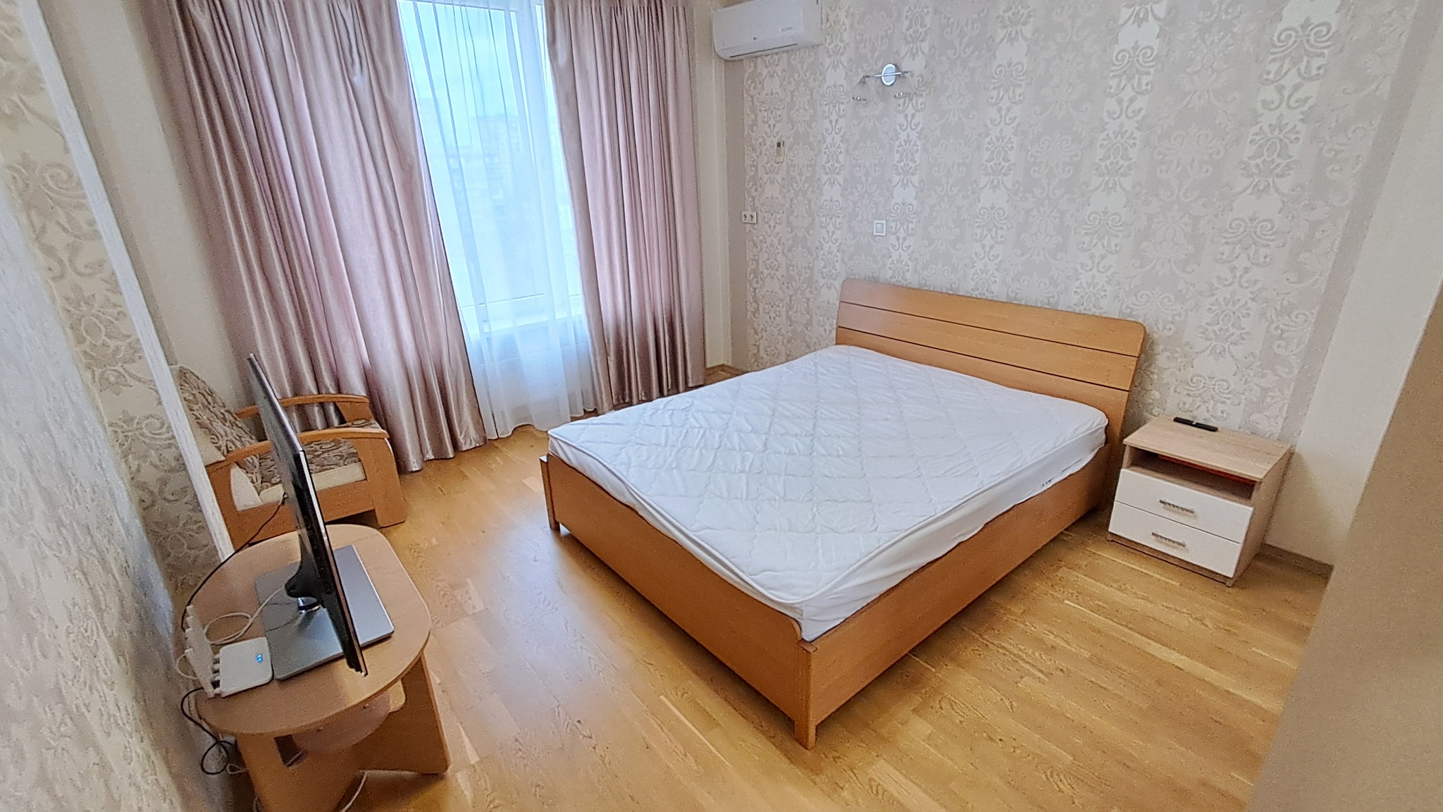 Оренда 1-кімнатної квартири 40 м², Богатирська вул., 6А