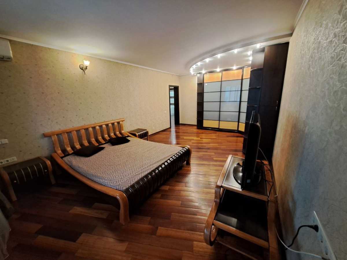 Оренда 3-кімнатної квартири 120 м², Перемоги просп., 131