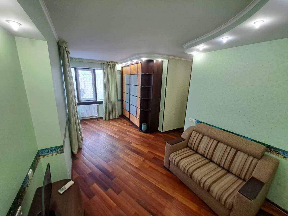 Оренда 3-кімнатної квартири 120 м², Перемоги просп., 131