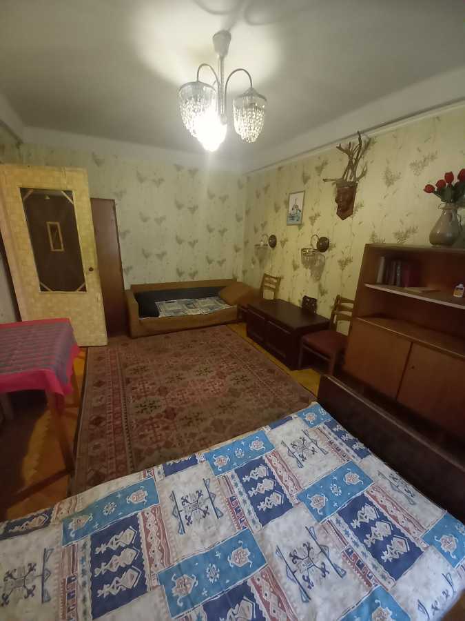 Оренда 3-кімнатної квартири 56 м², Будівельників вул., 14