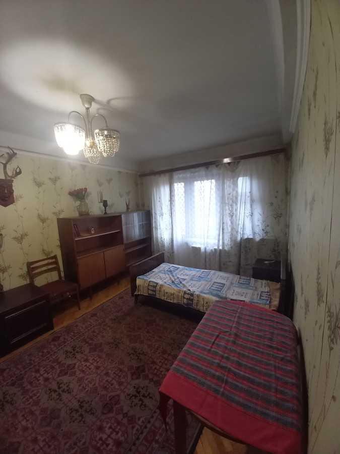 Оренда 3-кімнатної квартири 56 м², Будівельників вул., 14