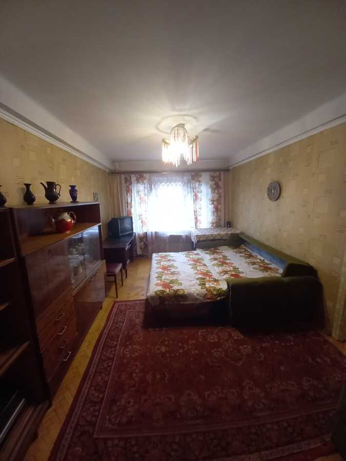 Оренда 3-кімнатної квартири 56 м², Будівельників вул., 14