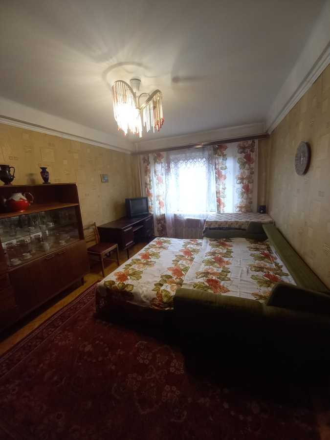 Оренда 3-кімнатної квартири 56 м², Будівельників вул., 14