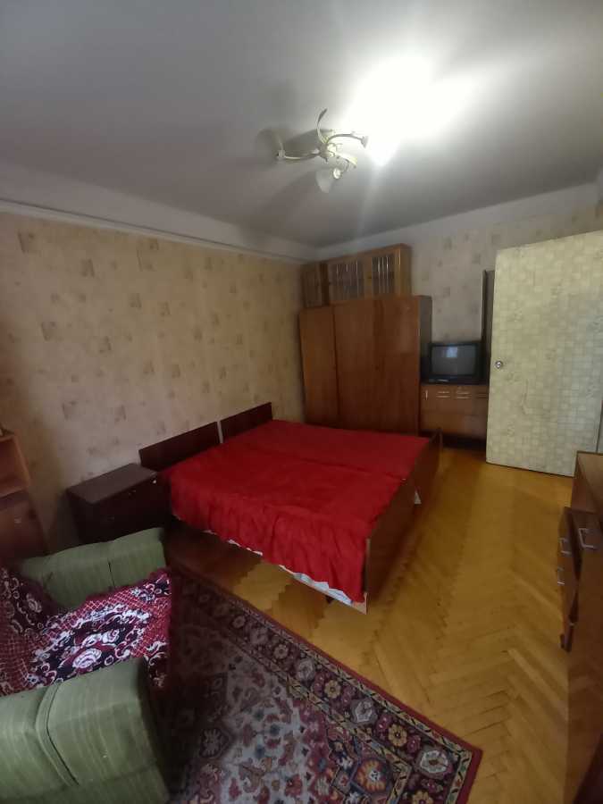 Оренда 3-кімнатної квартири 56 м², Будівельників вул., 14