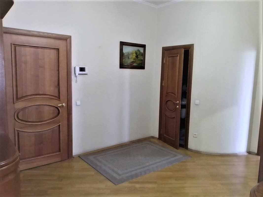 Оренда 3-кімнатної квартири 142 м², Срібнокільська вул., 14А